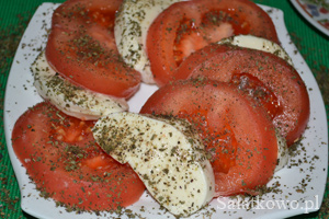 Przepis na saatk z mozzarell i pomidorami