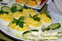 jajka faszerowane z ogórkiem